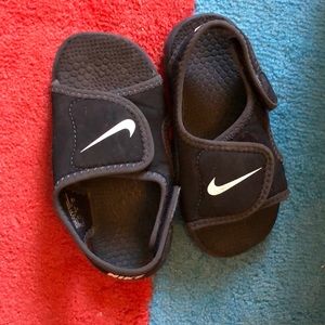 Nike sandals sz 8/25